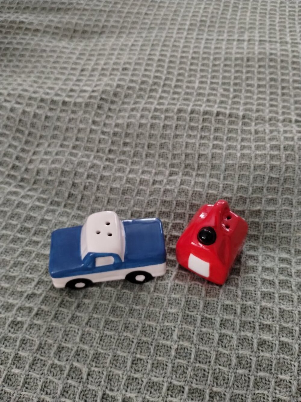 Salt & pepper shaker set- blue /white truck & gas can